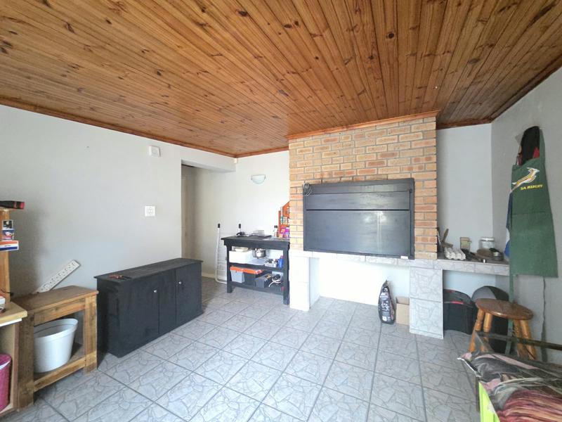 3 Bedroom Property for Sale in Oakglen Western Cape